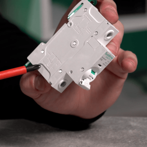 Удвоенный момент затяжки клемм (ВН)